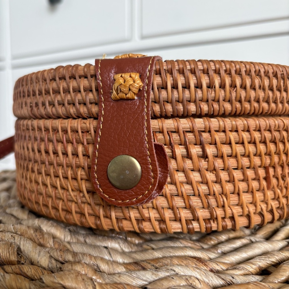 NWOT Round Rattan purse - Picture 5 of 5